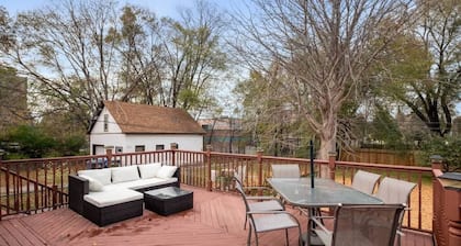 221 Club / WALK to the BEST NE restaurants