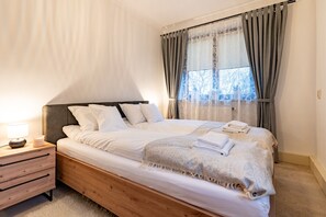 3 habitaciones, tabla de planchar con plancha, wifi y ropa de cama 