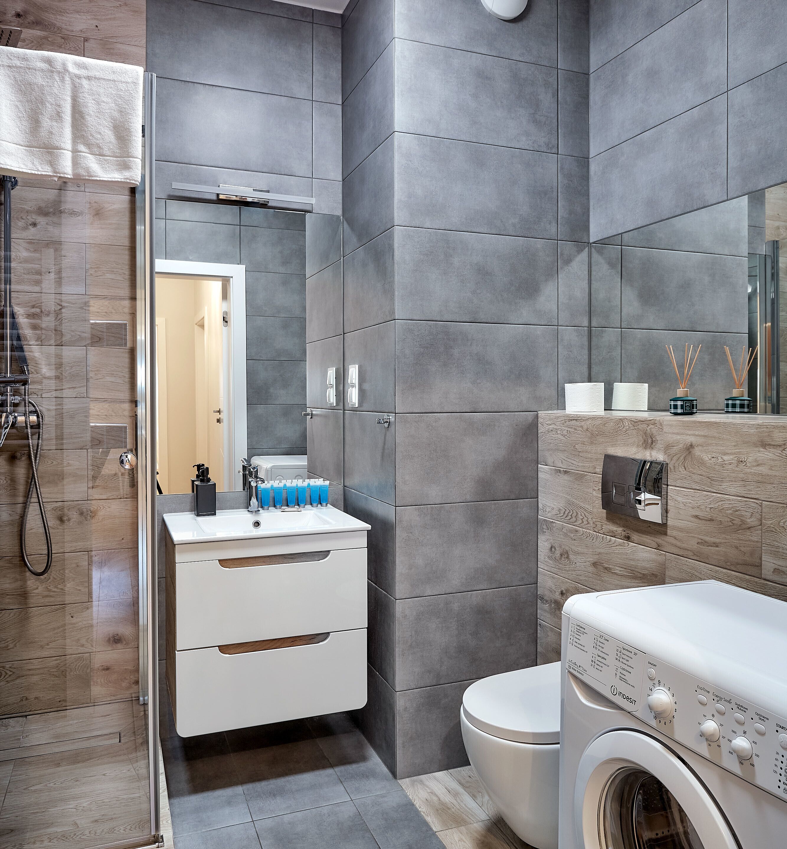 Shower, free toiletries, hair dryer, towels