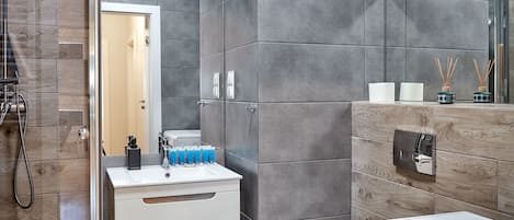 Shower, free toiletries, hair dryer, towels