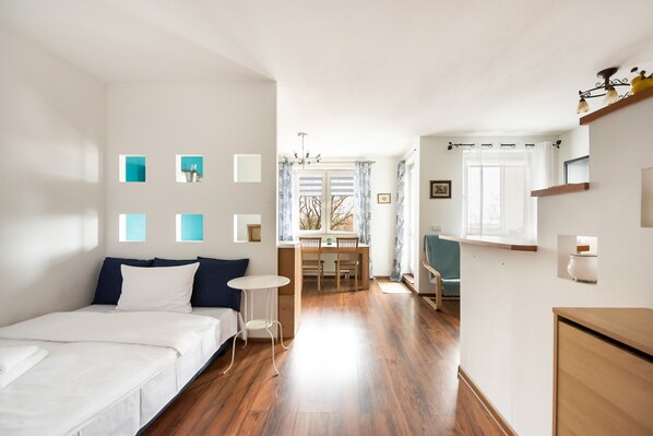 1 slaapkamer, een strijkplank/strijkijzer, wifi, beddengoed