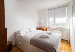 1 slaapkamer, een strijkplank/strijkijzer, wifi, beddengoed