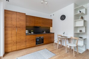 Kühlschrank, Ofen, Herdplatte, Geschirrspüler