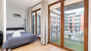 1 dormitori, planxa i posts de planxar, wifi i roba de llit