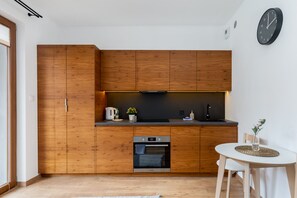 Kühlschrank, Ofen, Herdplatte, Geschirrspüler