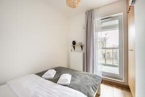 1 bedroom, iron/ironing board, WiFi, bed sheets - Wola Homely Apartment #88 (Warszawa)