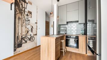 Refrigerador, microondas, horno, placa de cocina