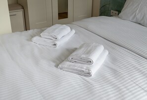 1 habitación, tabla de planchar con plancha, wifi y ropa de cama 