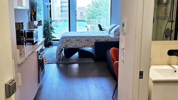 1 habitación, escritorio, tabla de planchar con plancha y wifi gratis