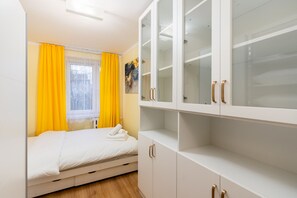 1 bedroom, iron/ironing board, WiFi, bed sheets - Kalinowe Green Apartment (Kraków)