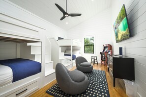 3 bedrooms, iron/ironing board, travel crib, free WiFi