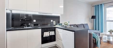 Frigorifero, forno, piano cottura, lavastoviglie