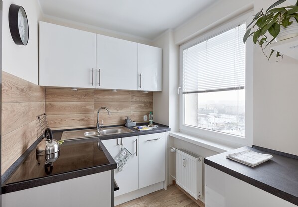 Kylskåp, ugn, spishäll och diskmaskin