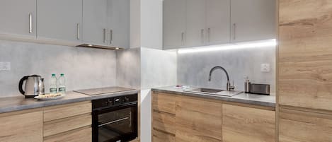 Fridge, oven, stovetop, dishwasher