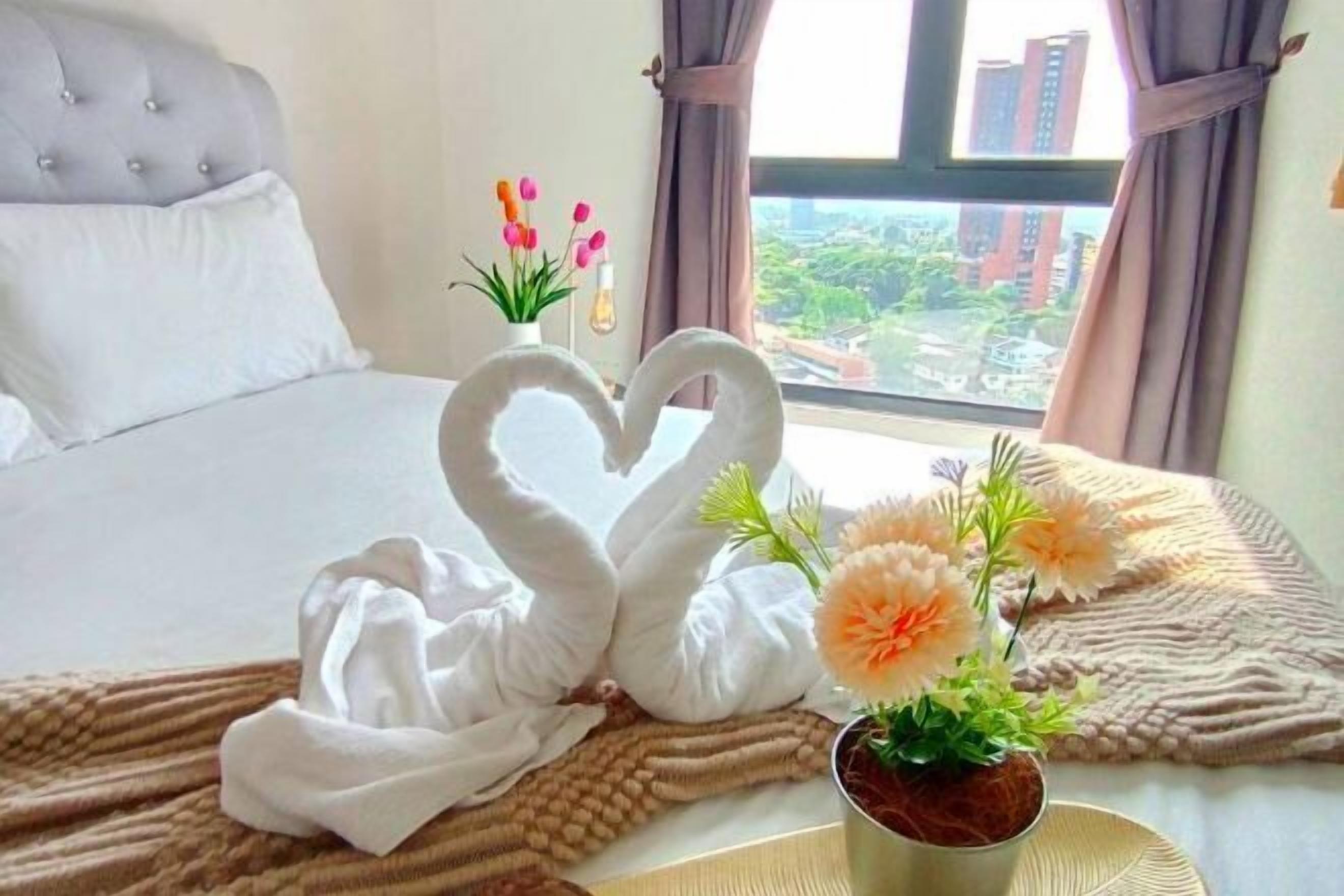 Escritorio, tabla de planchar con plancha y wifi gratis 