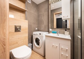 Dusche, Haartrockner, Handtücher
