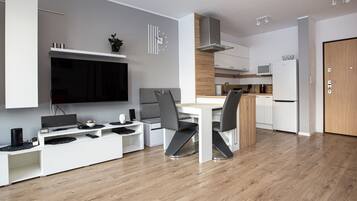 Geladeira, micro-ondas, fogão, cooktop