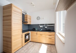 Réfrigérateur, four, plaque de cuisson