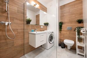 Ducha, artículos de higiene personal gratuitos y secador de pelo
