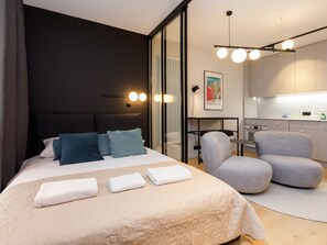 Iron/ironing board, WiFi, bed sheets