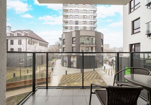 Outdoor dining - Metro Płocka Cosy Apartment (Warszawa)