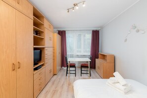 Iron/ironing board, WiFi, bed sheets