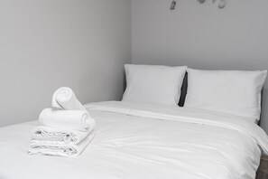 Iron/ironing board, WiFi, bed sheets