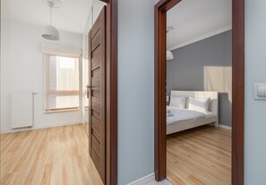 1 habitación, tabla de planchar con plancha, wifi y ropa de cama