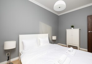 1 slaapkamer, een strijkplank/strijkijzer, wifi, beddengoed