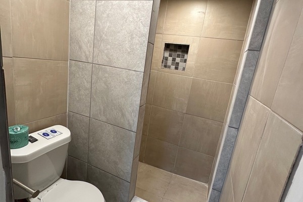 Comfort Single Room, City View | Bathroom | Towels