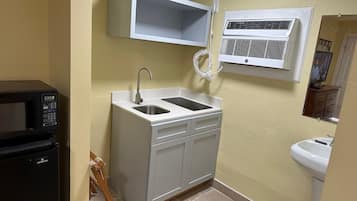 Chambre Simple Confort, vue ville | Wi-Fi gratuit, draps fournis
