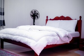 1 chambre, fer et planche à repasser, Wi-Fi, literie fournie