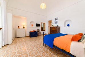 アイロン / アイロン台、WiFi (無料)、ベッドシーツ