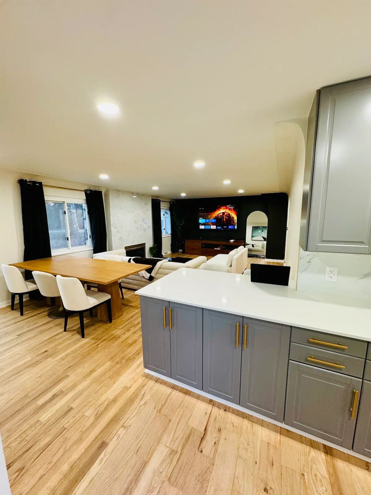 Luxe one level 2,400sqf, elevated design and furniture, golf club, half acre