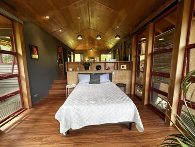 Tree Top Suite- Beautiful walk to Hanalei Bay