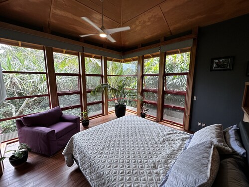 Tree Top Suite- Beautiful walk to Hanalei Bay