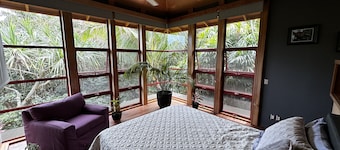 Tree Top Suite- Beautiful walk to Hanalei Bay