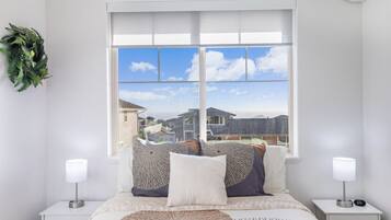 3 bedrooms, desk, iron/ironing board, travel crib