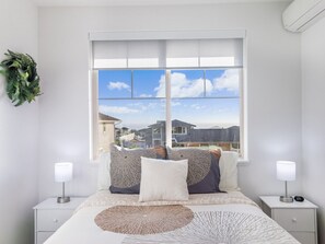 3 عدّة غرف نوم ومكتب ومكواة/لوح كي وسرير سفر