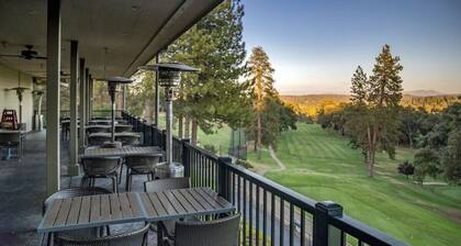 Classic Yosemite Cabin • Room for the Whole Family