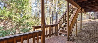 Classic Yosemite Cabin • Space, Comfort & Nature