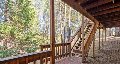 Family Getaway! Walking distance to the lake and close to Yosemite!