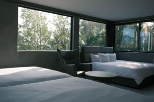 Villa superior, vistas parciales al mar | 1 dormitorio, ropa de cama de alta calidad, edredones de plumas