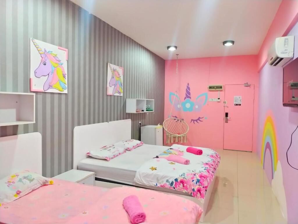 Family Room | Desk, laptop workspace, iron/ironing board, free WiFi