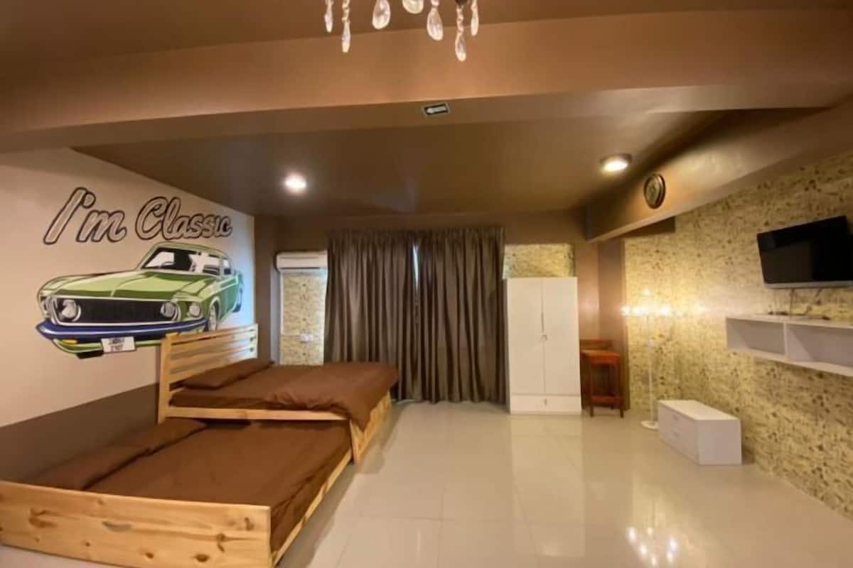 Escritorio y espacio para trabajar con un portátil