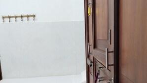A hotel room with a bed, a wardrobe, and a wall-mounted coat rack. - shanty guest house (Cartagena)