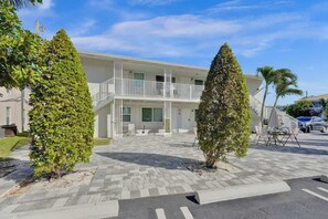 Exterior - Coastal Charm: Studio Retreat near Pompano Beach (Pompano Beach)