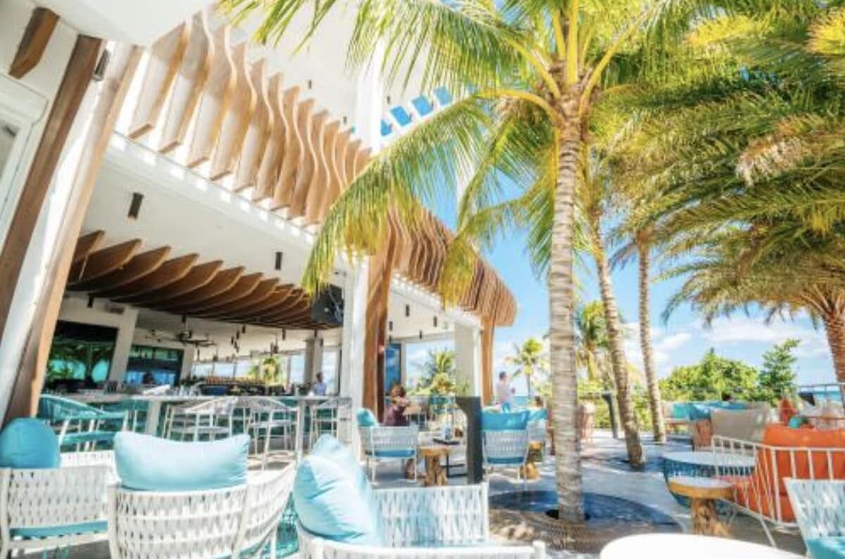 屋外ダイニングエリア