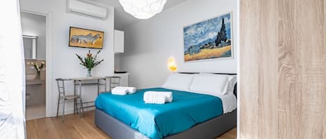 Iron/ironing board, WiFi, bed sheets