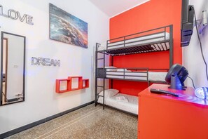 2 chambres, fer et planche à repasser, Wi-Fi, draps fournis